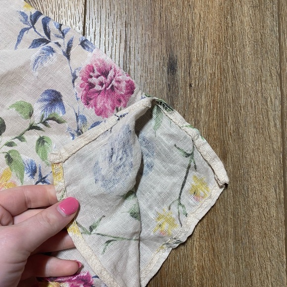 Via Signoria linen top with vibrant floral print pattern - Picture 8 of 10